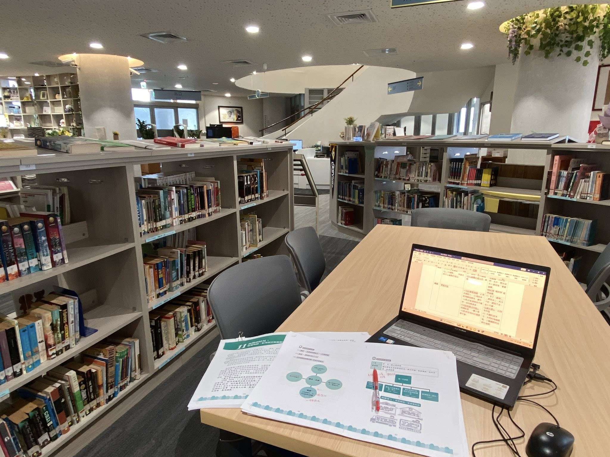 0817景美女中的圖書館充滿幸福感 0