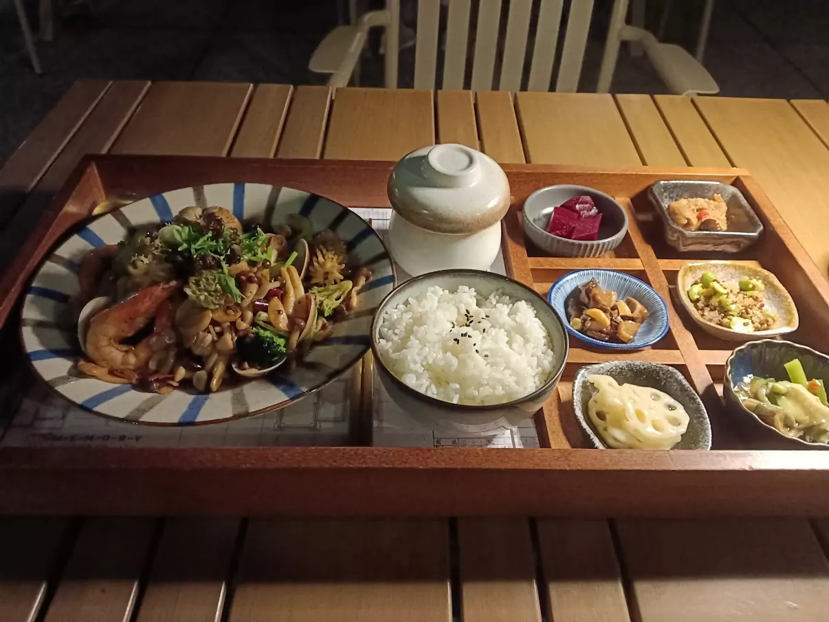 副刊/好好吃飯、好好睡覺、等待值得等待的事 0820123