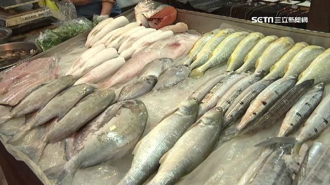 挑魚有撇步!市場魚販教你3招判斷新鮮度