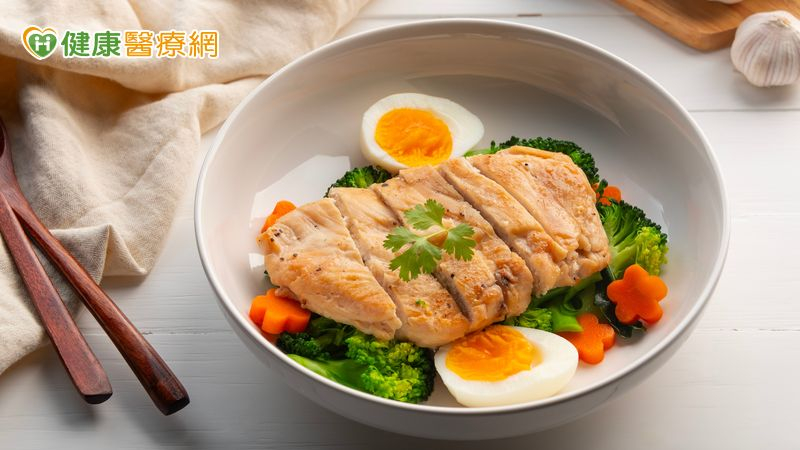 超商雞胸肉直接吃?營養師:真空包裝也會有「肉毒桿菌」 未加熱恐中毒