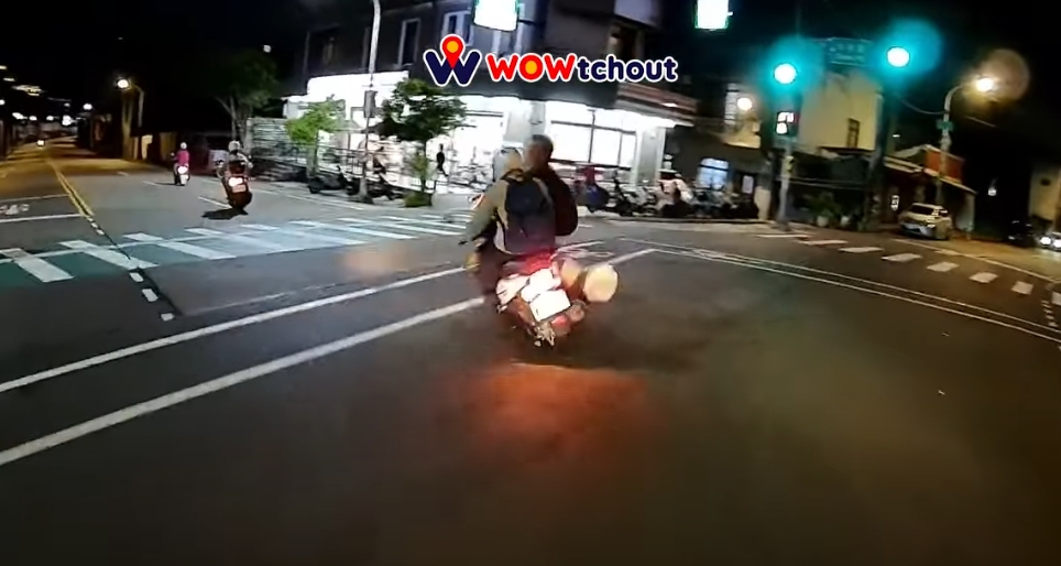 夜戴墨鏡騎車釀禍?桃園男左轉撞傷自行車騎士 1754031576232