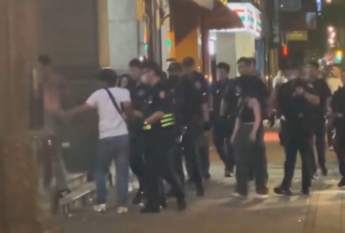 中壢KTV前2酒客起口角PK?警方曝真相 1756014563863 0