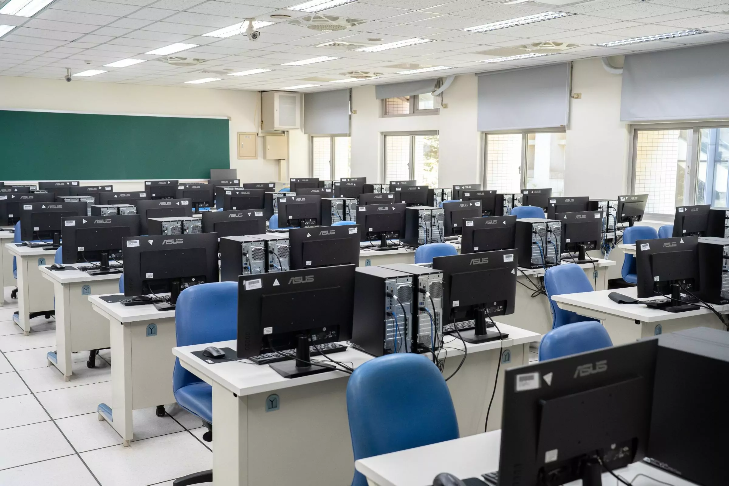 中央大學攜手英特爾、華碩成立「AI PC創新實驗室」 強化學子實務能力 20250828 003