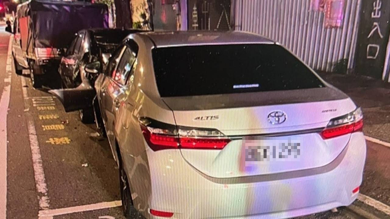疲勞別硬開!桃園男駕車恍神 路邊停放3車無辜遭撞 2279995 0