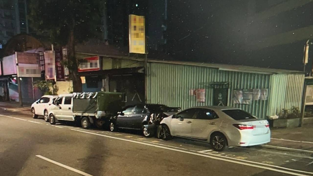 疲勞別硬開!桃園男駕車恍神 路邊停放3車無辜遭撞 2279997 0