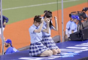 觸犯球場大禁忌 李珠珢、南珉貞下跪道歉