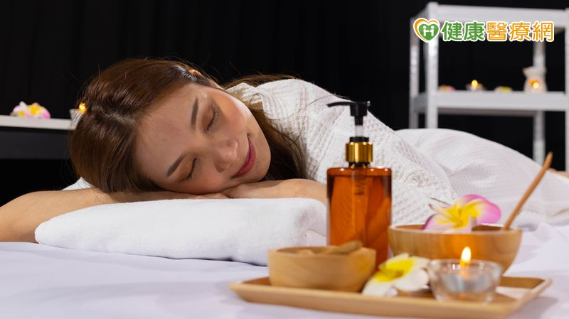 失眠不用只靠酸棗仁! 中醫師教:從腸胃、肩頸、精油三招找回好眠