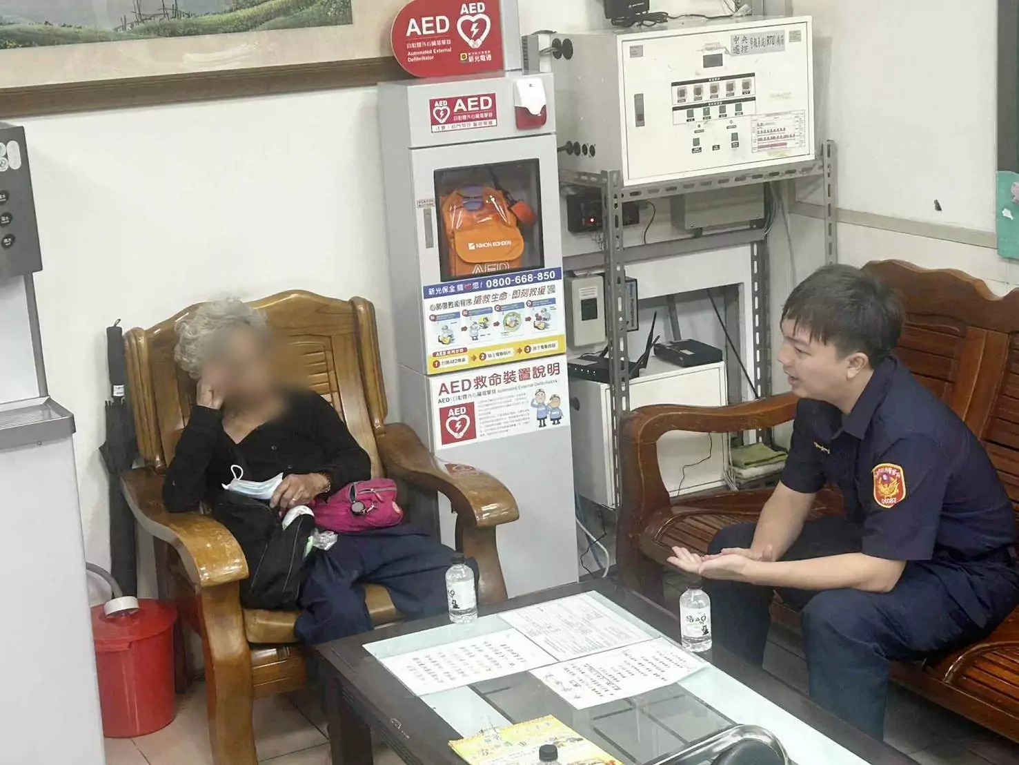 老婦深夜呆坐大園交流道旁 警方一查:已被通報失蹤 375904 0