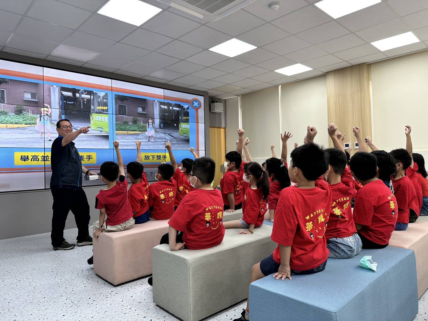 大園分局交安宣導結合虛擬實境 警專生、學童提升交通概念 378161 0