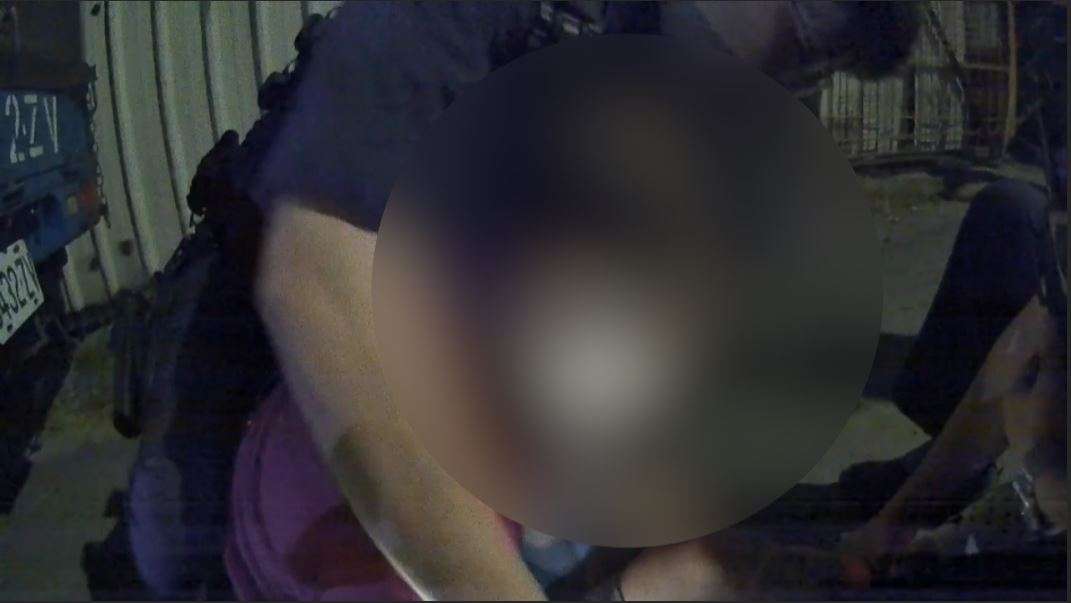 【有片】桃園警巡邏查獲通緝犯 藏毒帶刀掙脫失敗遭逮 3 0 3