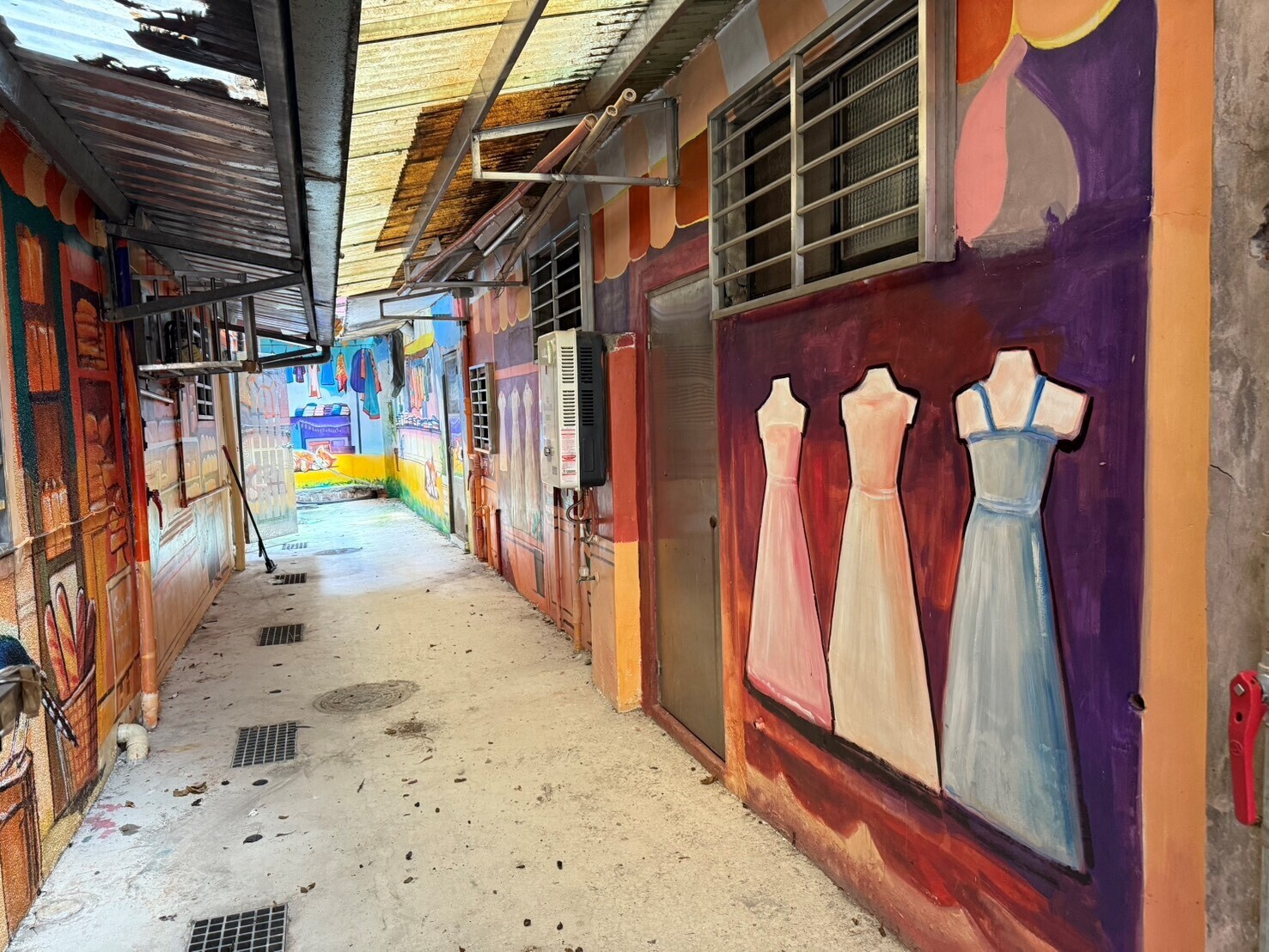 樓頂上的天馬行空美學 新北灰暗後巷變畫廊