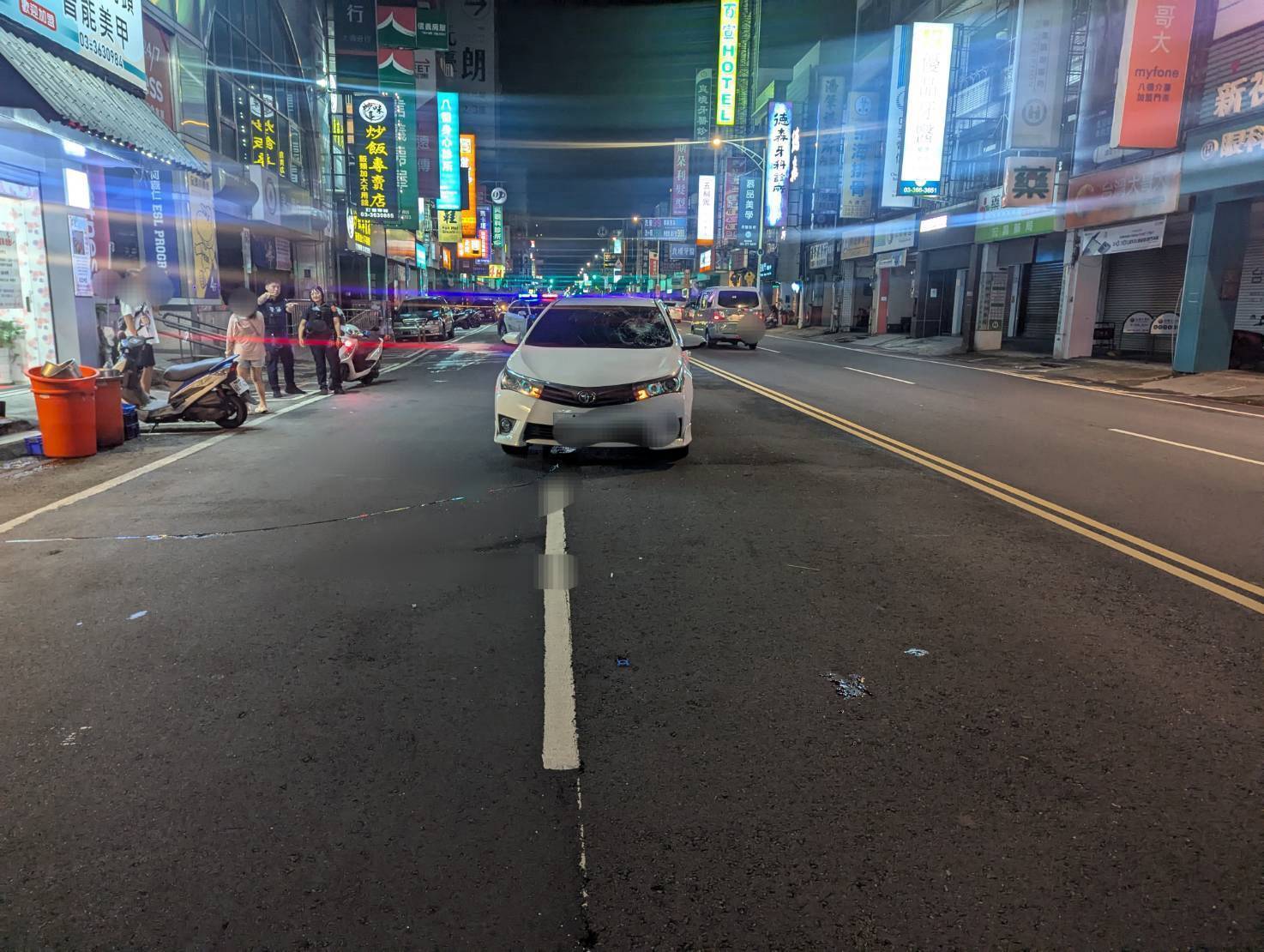 【有片】八德死亡車禍!7旬翁深夜穿越馬路遭撞送醫不治 402781 0