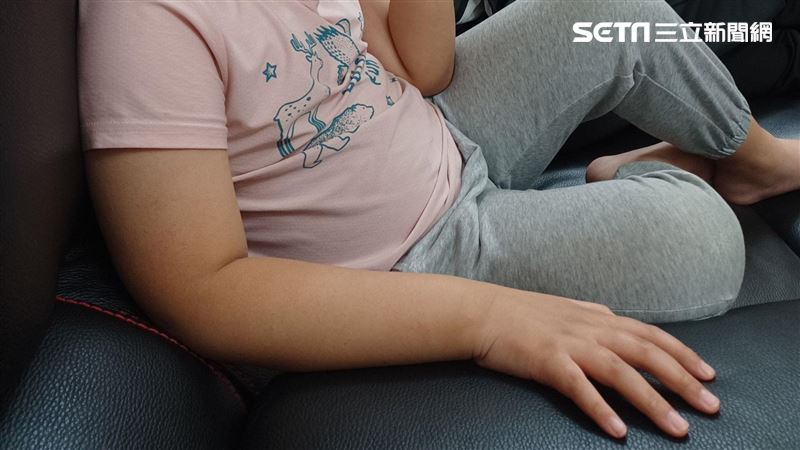 熬夜滑手機恐影響發育 醫曝5個孩子要注意的問題