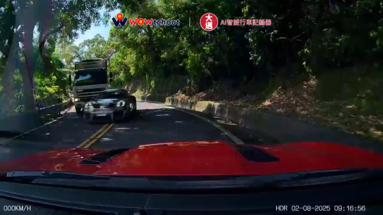 【有片】北宜公路彎道逆向超車惹議 桃園保時捷業務慘遭停職 46454