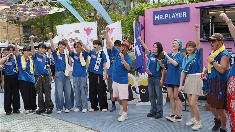 《玩很大》11週年「環島餐車」南下高雄 Solar頌樂驚喜現身助陣