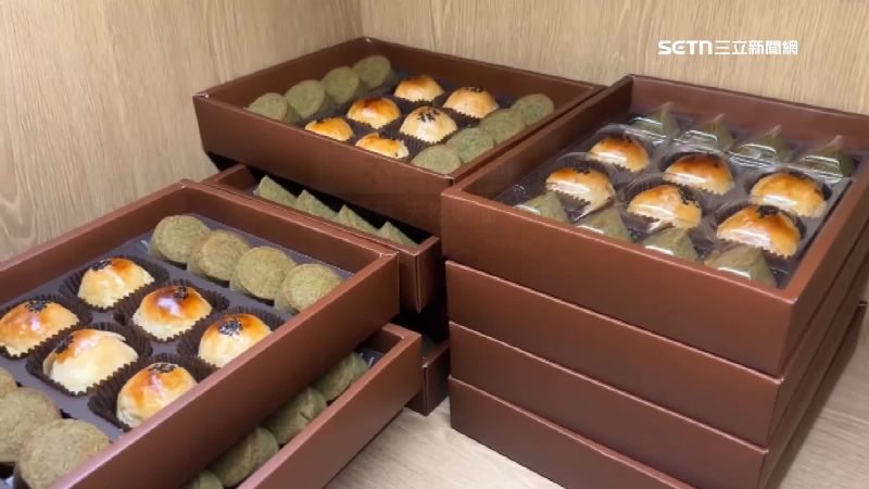 蛋黃酥名店湧人潮 中秋吃糕餅應景得加點預算