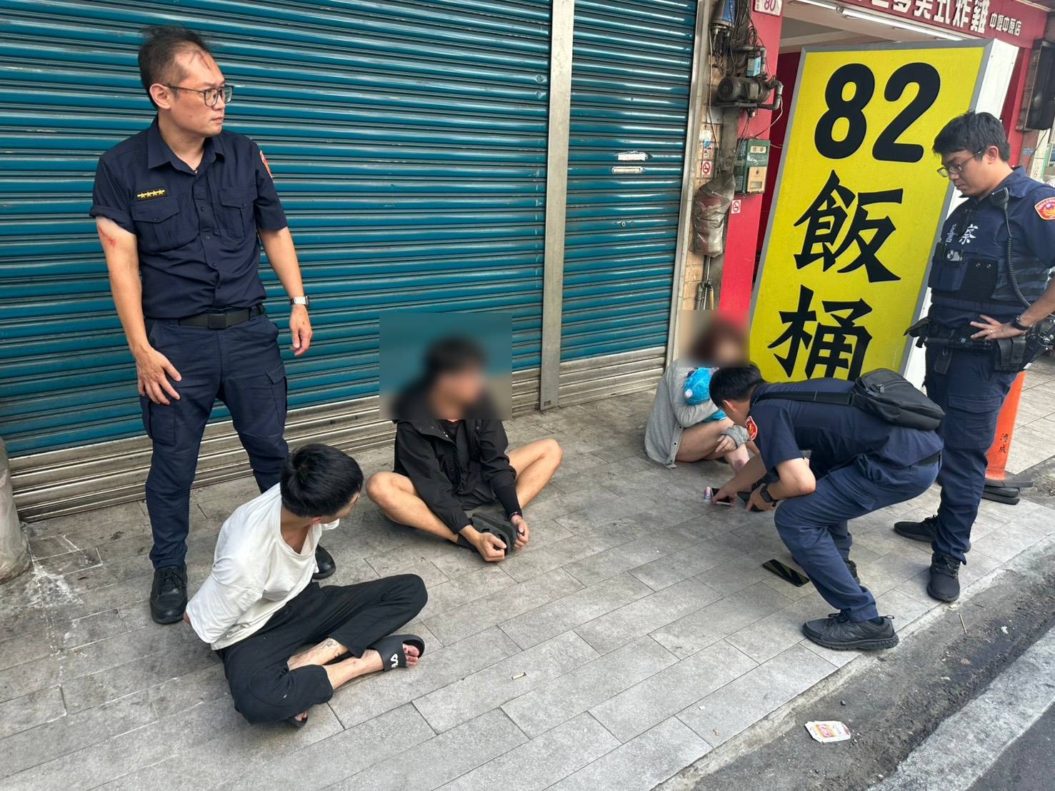 【有片】又見喪屍煙彈!桃園平鎮上演警匪追逐 公車、貨車遭波及 680486 0