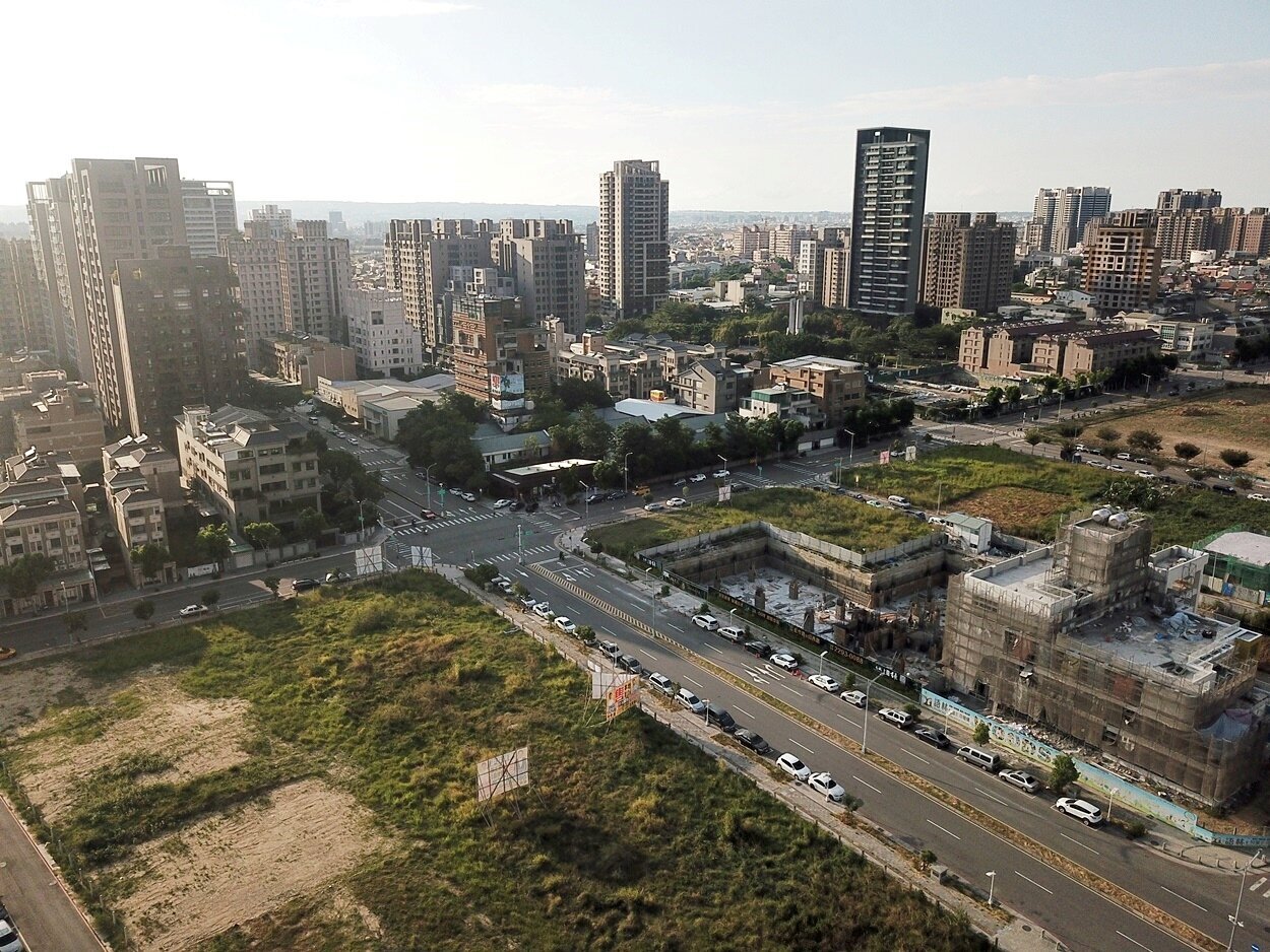 奇特!關稅重挫股市「資金撤出轉買房」?專家揭超夯總價產品