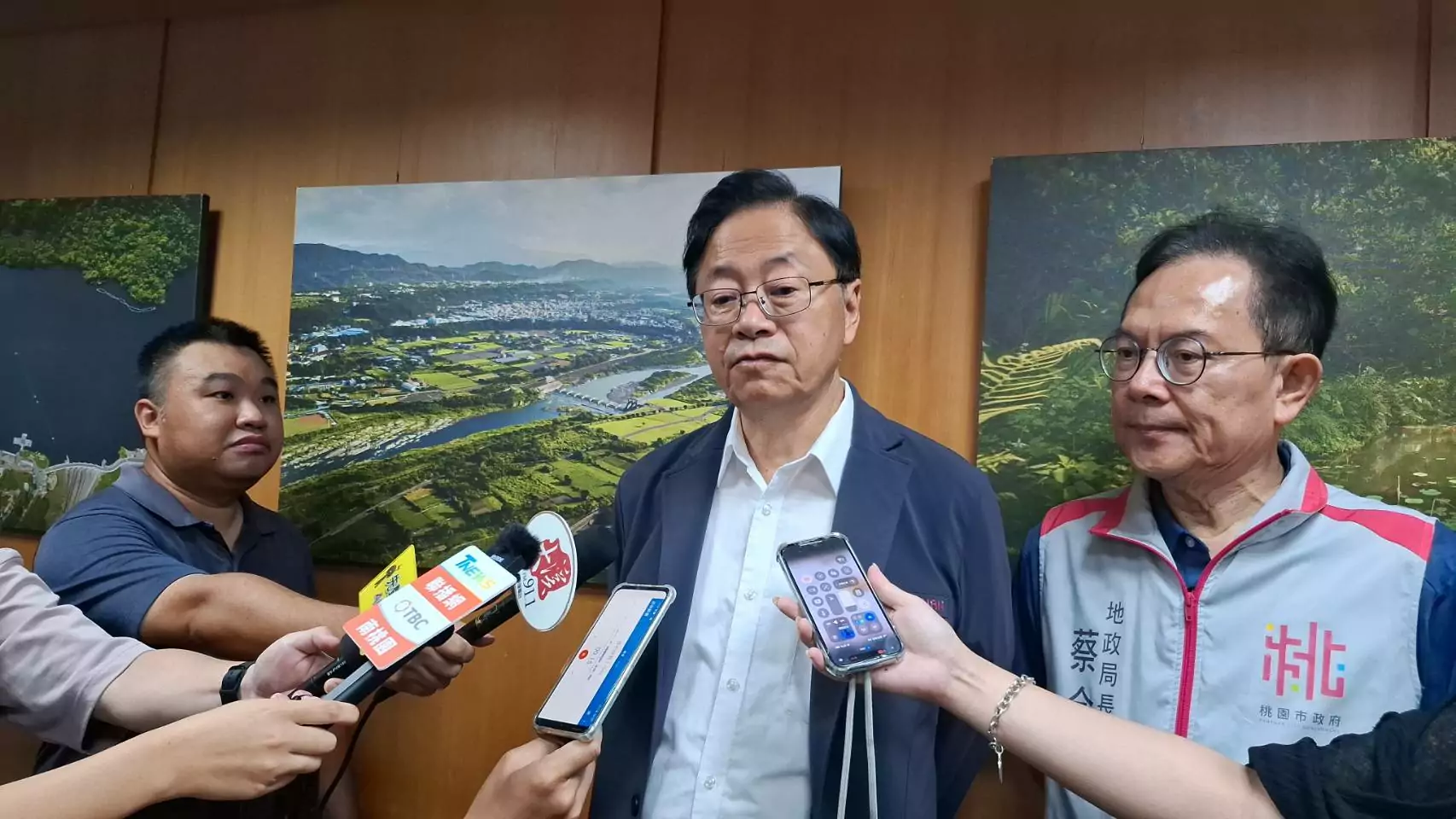 【有片】批政院對航空城拆遷戶困境「無動於衷」 張善政:難怪賴政府民調低 79301 0