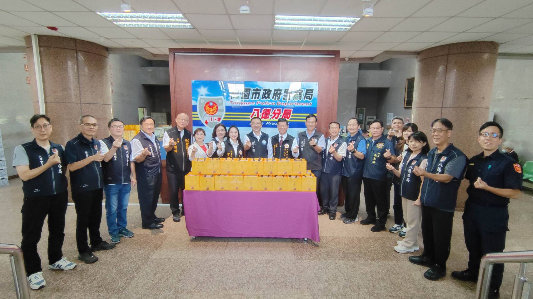 堅守崗位也當好爸爸 八德警分局溫馨慶祝父親節 838915 0