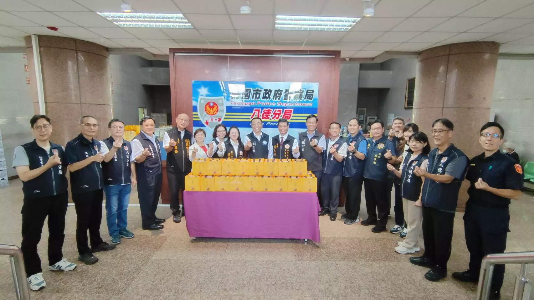 堅守崗位也當好爸爸 八德警分局溫馨慶祝父親節 838915 0