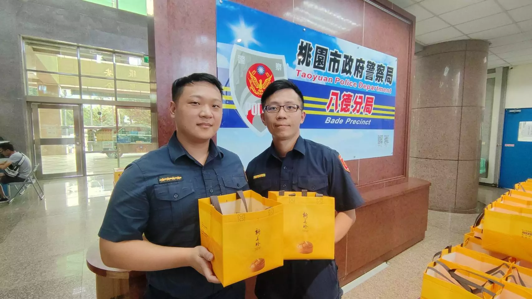 堅守崗位也當好爸爸 八德警分局溫馨慶祝父親節 838916 0
