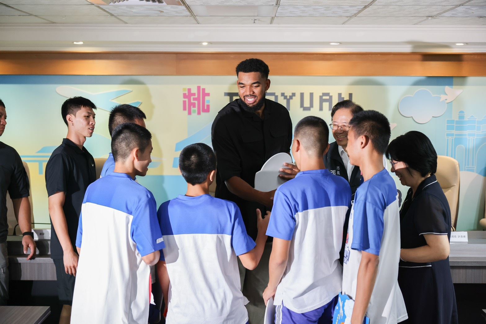 NBA球星唐斯與張善政見面 鼓勵小球員勇敢做自己 84a40ebc 9f0f 4d3c a708 19afcee90d48