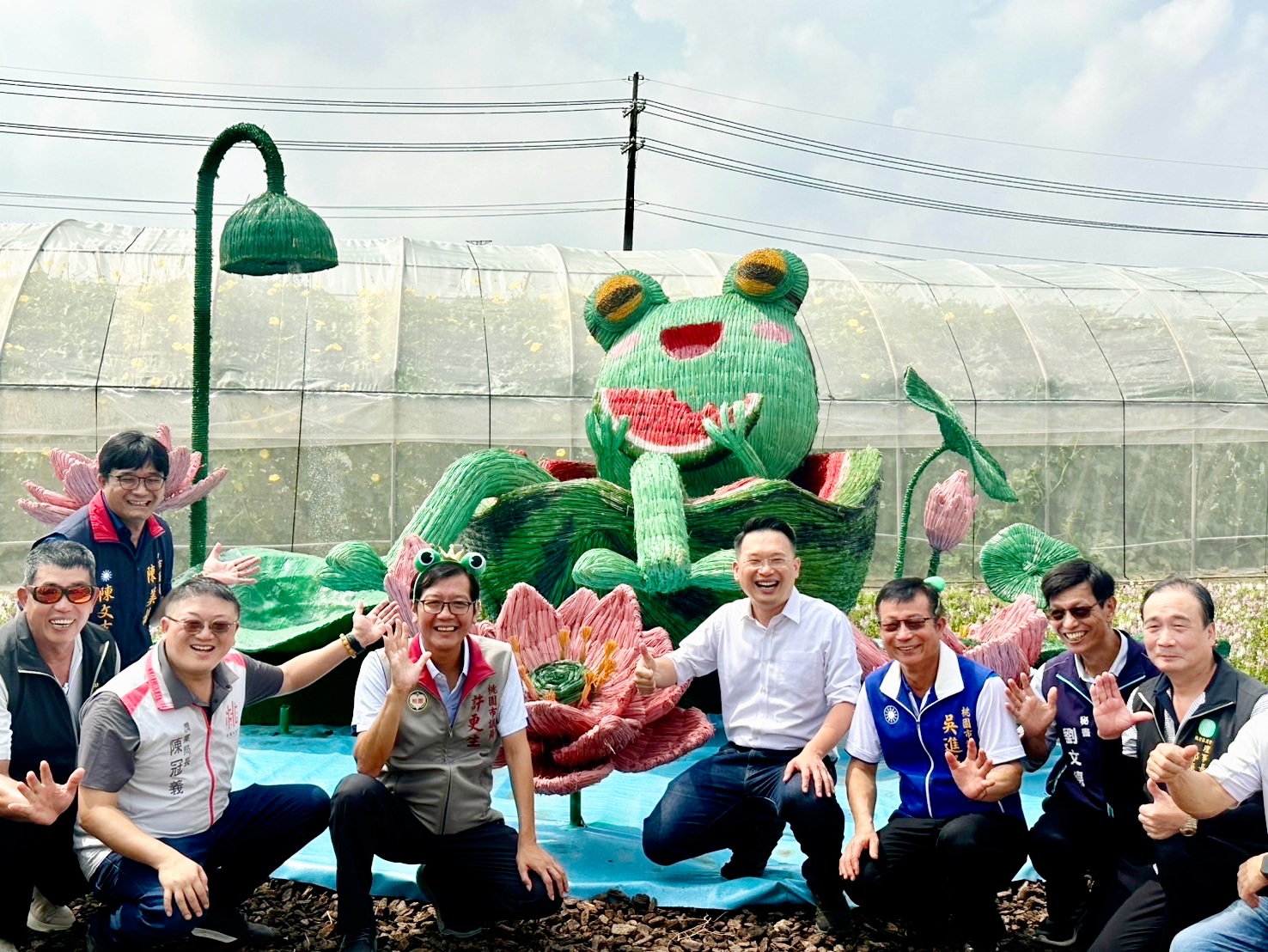 桃園蓮花季裝置藝術遭攀爬拍照 農業局籲民眾注意安全勿違規 884962 0