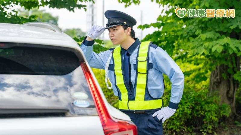 56歲保全喪失方向感、情緒不穩 竟是罹「年輕型失智症」