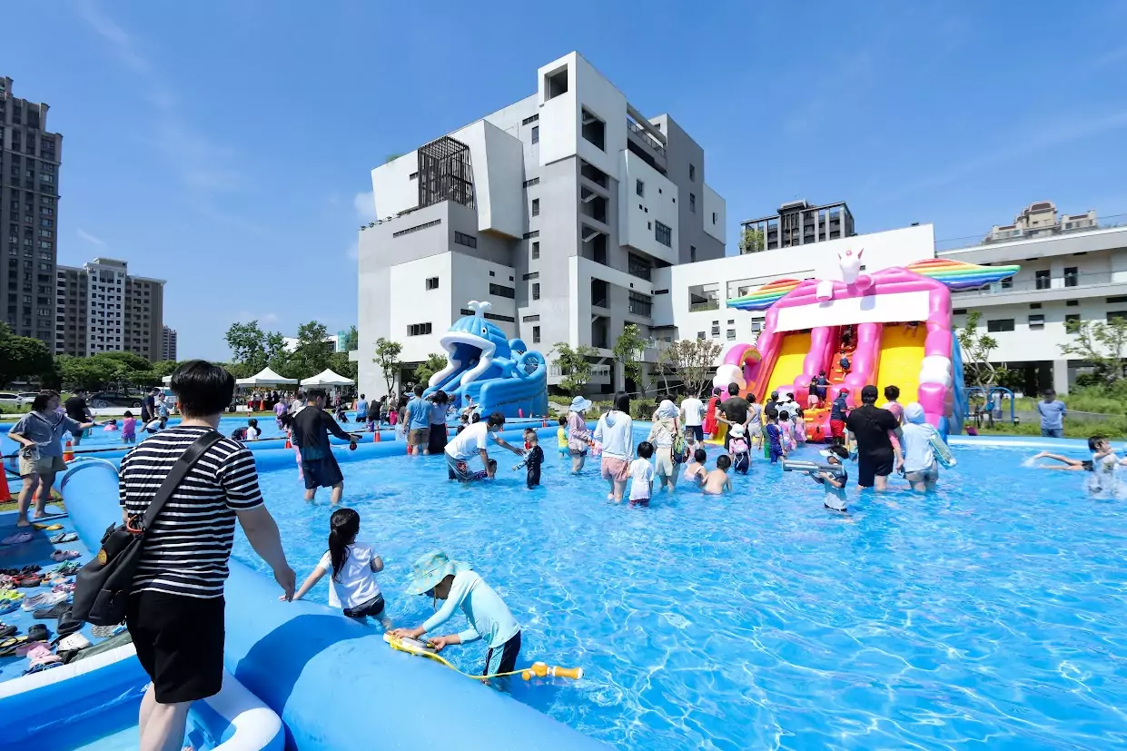 八德親子Fun一夏熱鬧登場 逾千人共度水上樂園歡樂時光 八德親子Fun一夏熱鬧登場 逾千人共度水上樂園歡樂時光