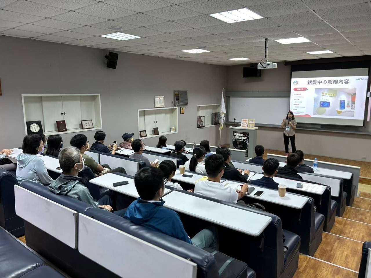 勞動部桃竹苗分署邀鬍鬚張會長開講 助熟齡世代重返職場 S 138338341 0