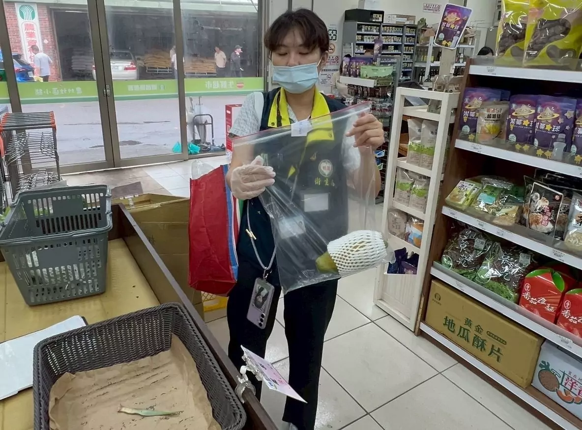 桃園衛生局稽查中元節供品 生鮮超市木瓜農藥殘留超標 桃園衛生局稽查中元節供品 生鮮超市木瓜農藥殘留超標