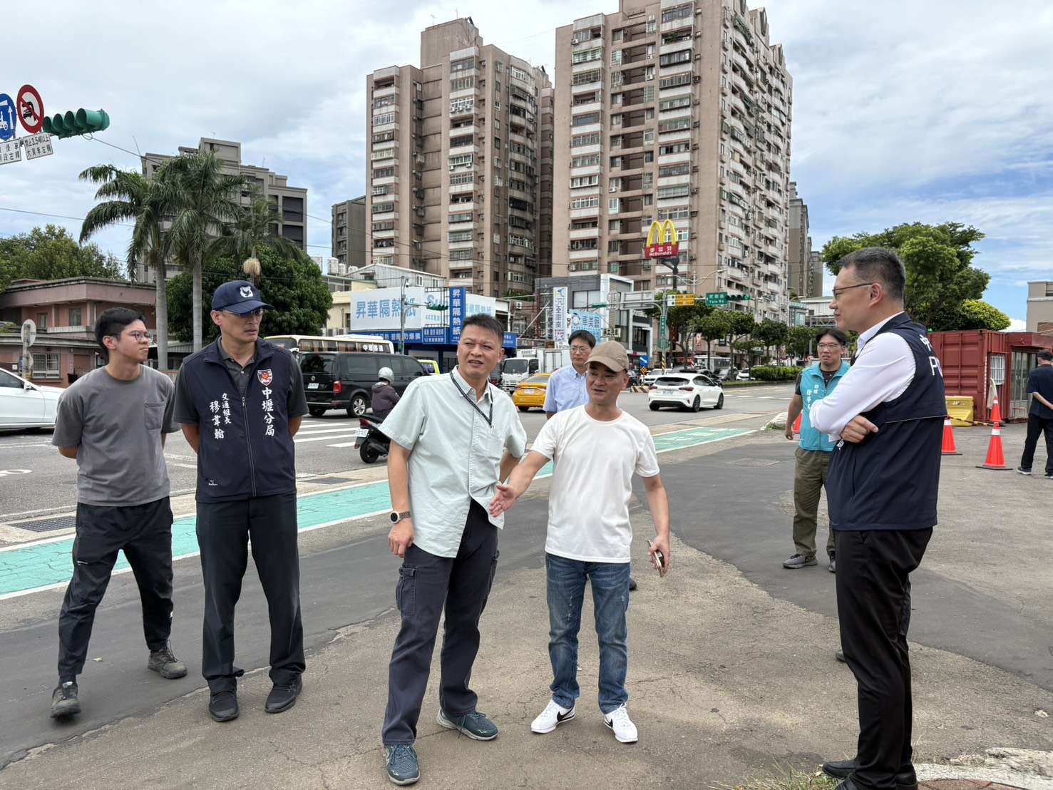 中壢仁海宮廟會爆停車亂象 警方一晚開300張罰單