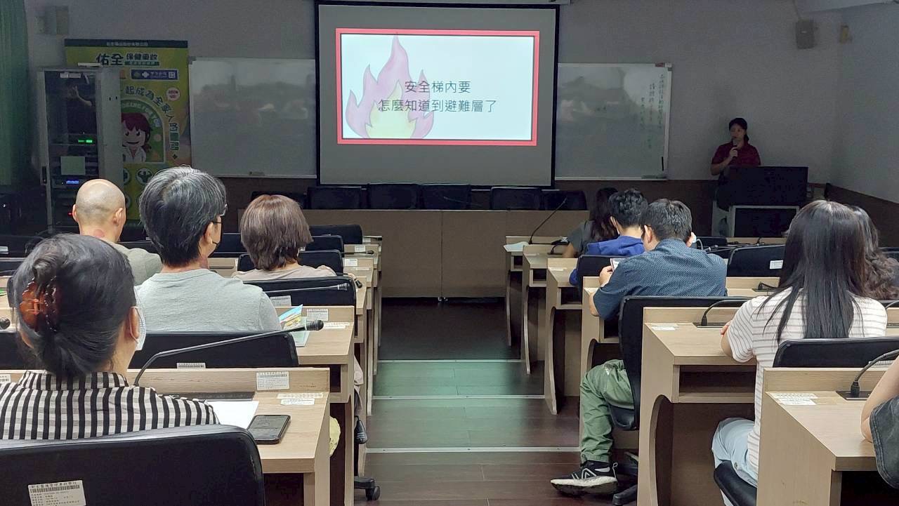 桃消高平分隊前進新生醫專 傳授教職員正確防災觀念 S 18448430 0
