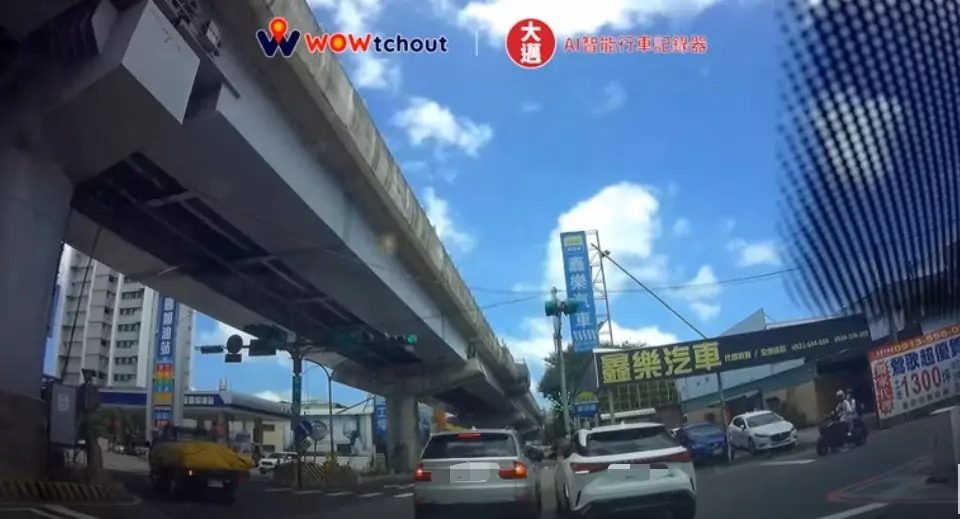 八德兩車當街停車對罵 疑超車搶道引爆糾紛 八德兩車當街停車對罵 疑超車搶道引爆糾紛