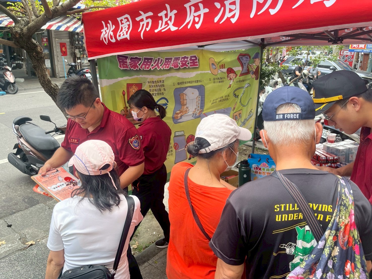 桃消龜山分隊市場設攤宣導 強化民眾防災觀念 S 63602719 0