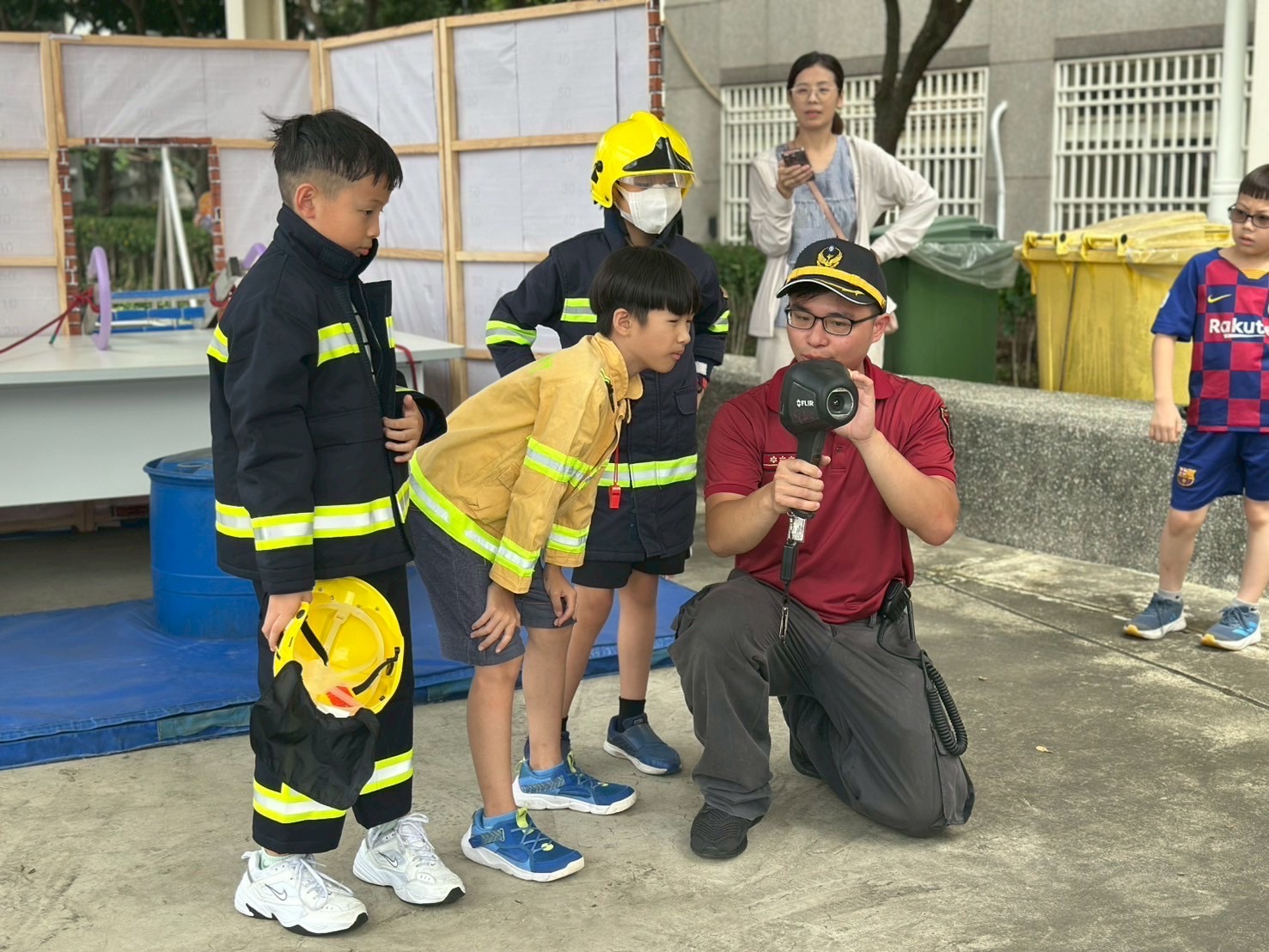 防災知識從小扎根!中路消防分隊帶學童闖關 親身體驗強化安全觀念 S 74637416
