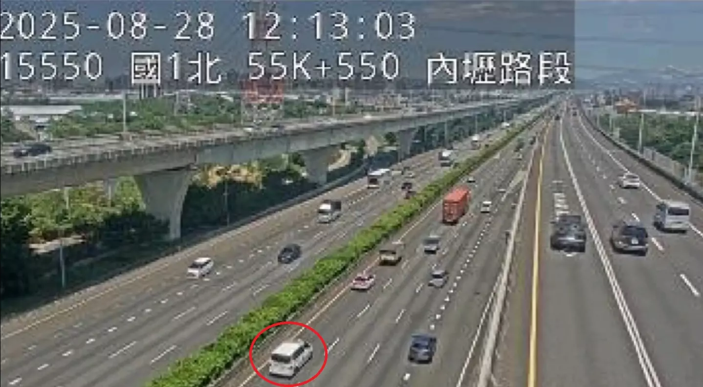 國道紅斑馬接力護送早產兒 成大醫院平安轉院至林口長庚 S 7676347 0