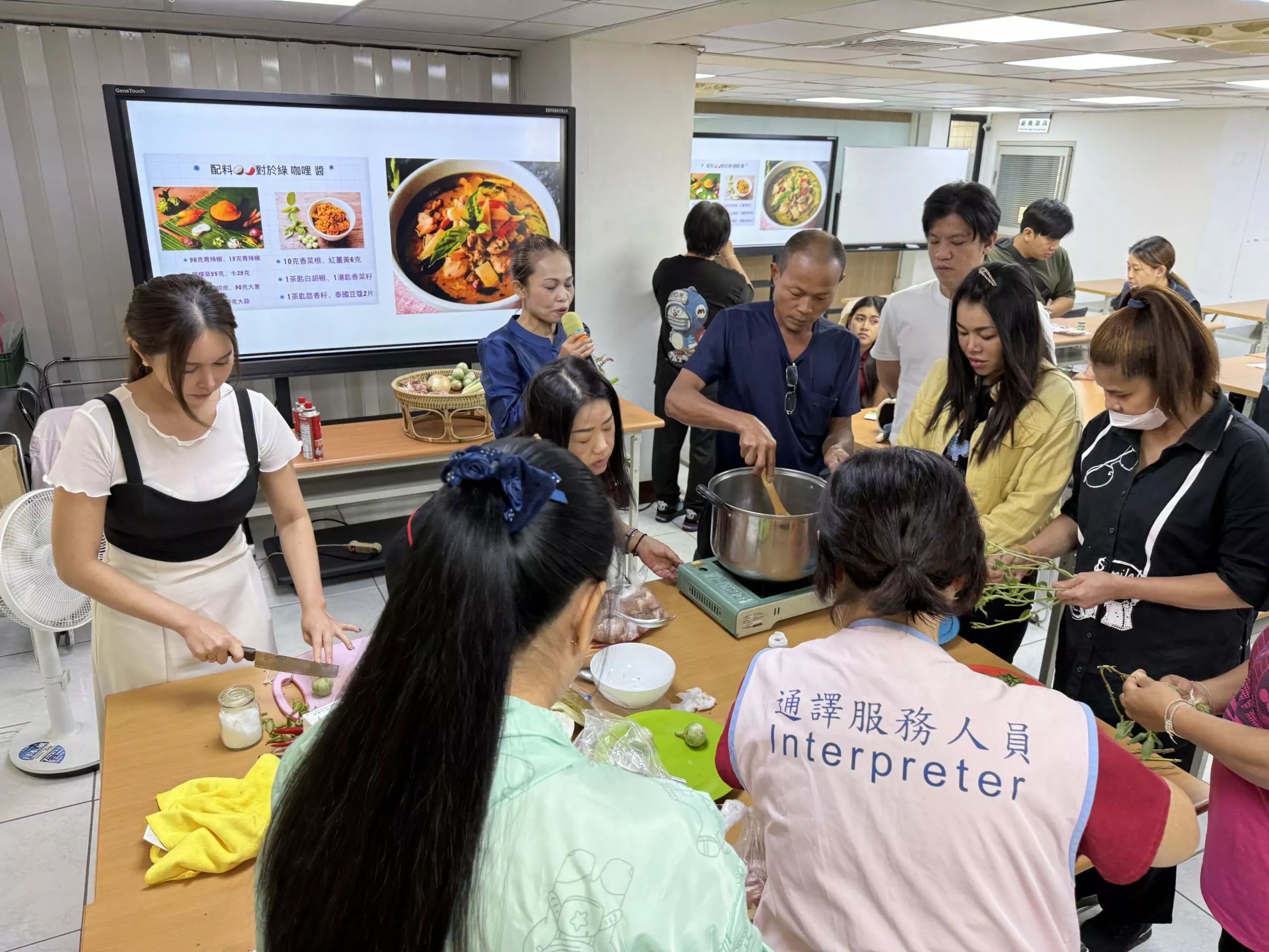 移民署桃園站邀泰國新住民開講 學員動手做綠咖哩雞 移民署桃園站邀泰國新住民開講 學員動手做綠咖哩雞