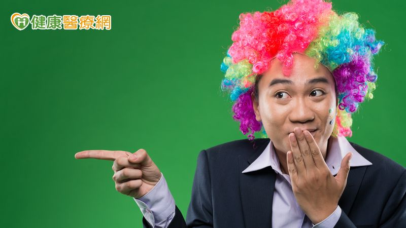 看別人倒楣就開心 又覺得自己像壞人?一次了解「幸災樂禍」的心理機制!
