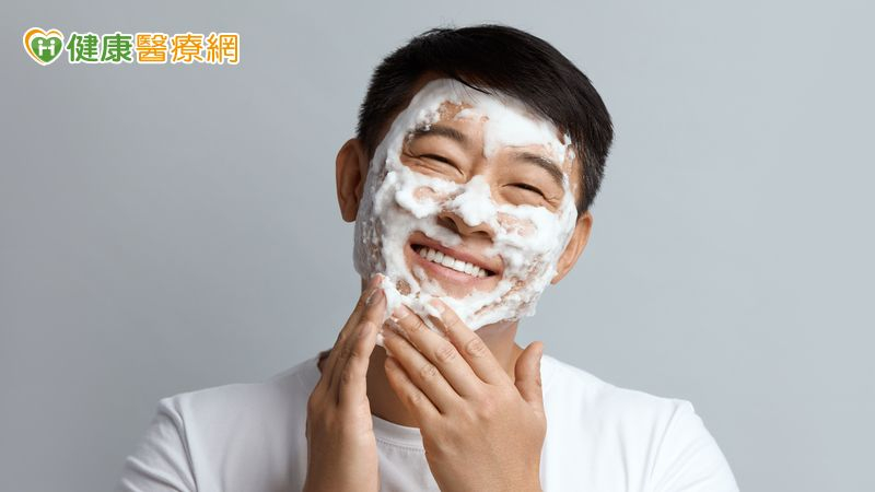 夏天臉油就馬上洗?食藥署揭正確洗3守則 了解化粧品「涼感」從何而來