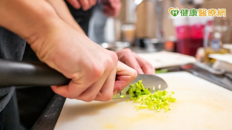 雙手麻刺疼痛竟是「腕隧道症候群」 他靠1療法成功改善