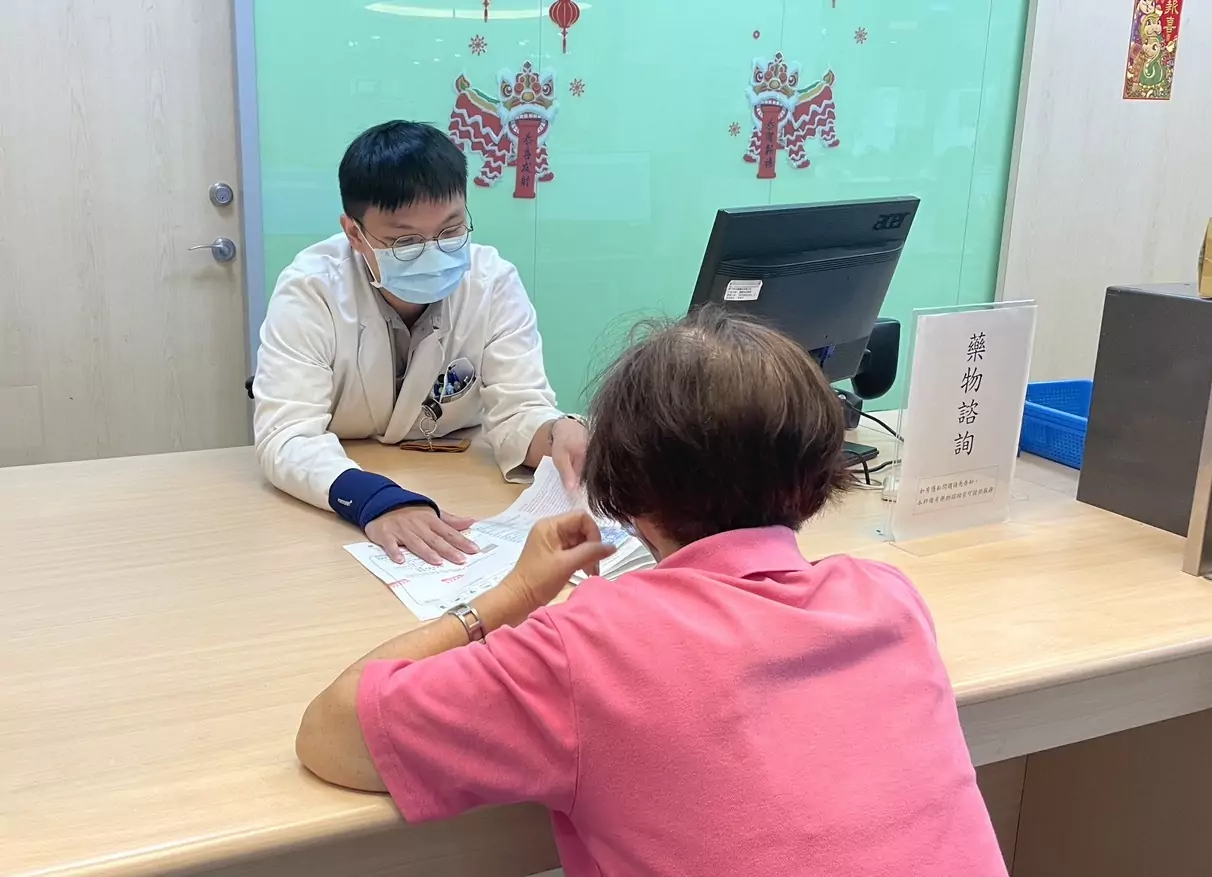 藥物副作用不可輕忽!北榮桃園分院傳授5招為健康築起安全防線 藥物副作用不可輕忽!北榮桃園分院傳授5招為健康築起安全防線