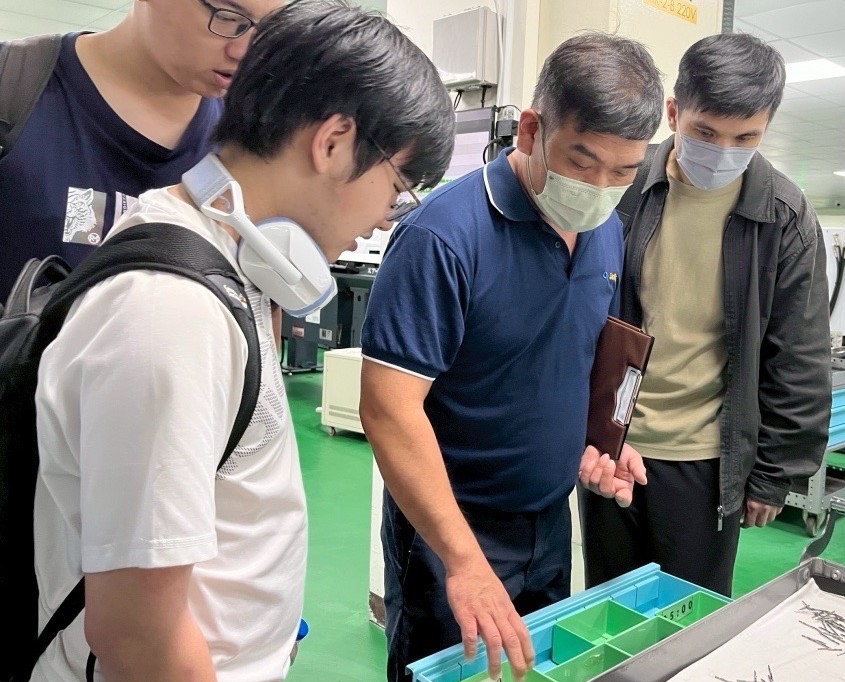 龍華科大、桃竹苗分署安排職場參訪 助青年學子掌握產業脈動 勞動部桃竹苗分署攜手龍華科大 職場參訪引導青年瞭解產業樣貌 2