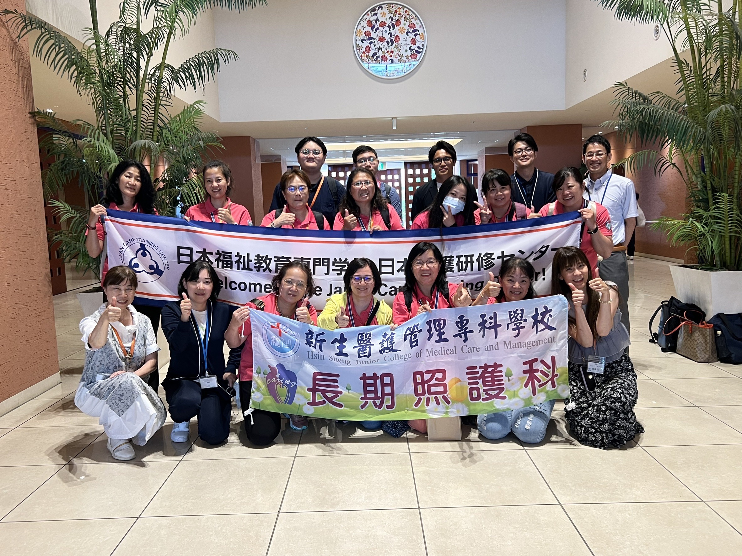 圖說二：新生醫專長照科學生於「聖塔菲花園山莊」（Santa Fe Garden Hills）交流參訪。圖： 0