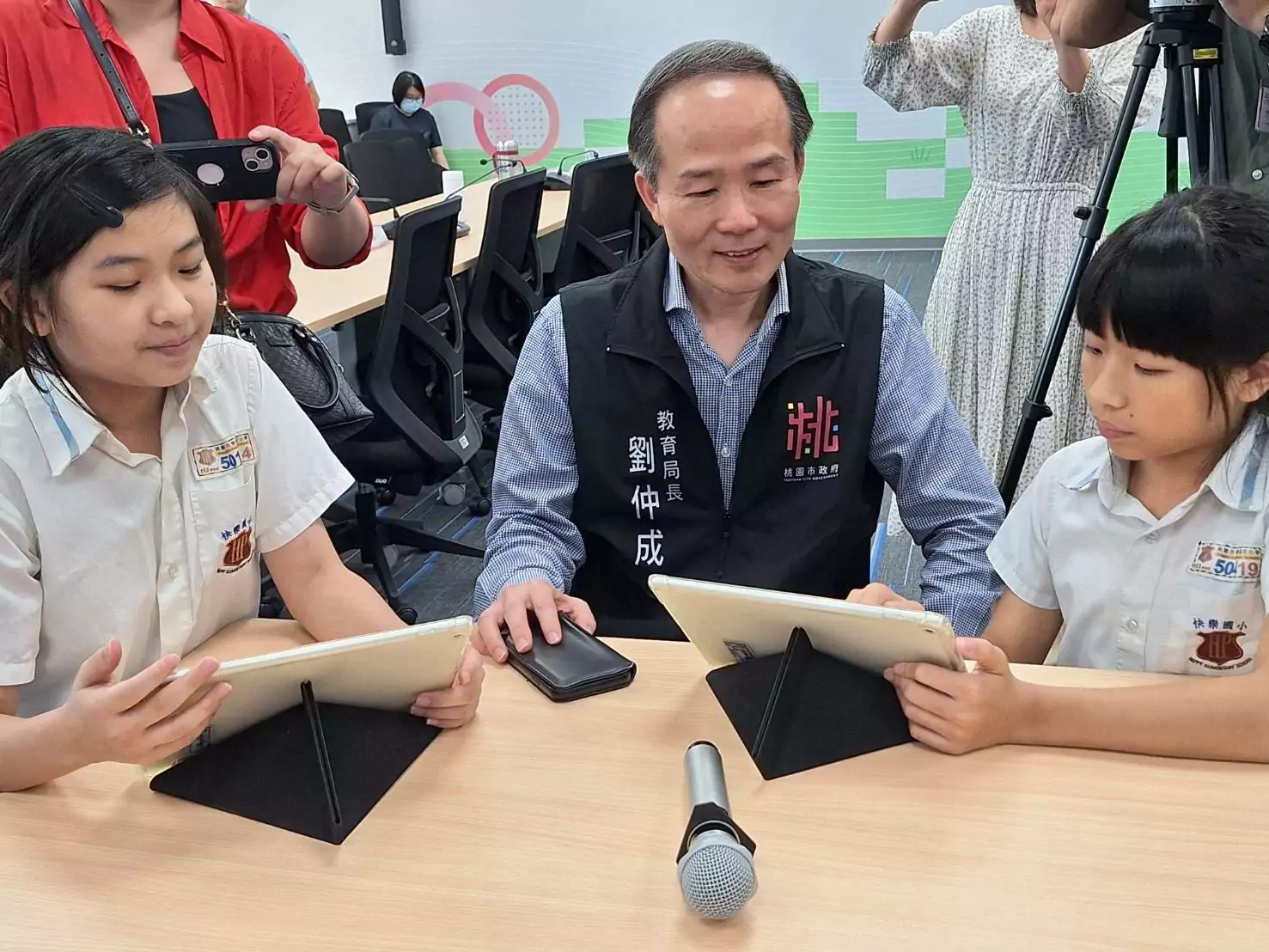桃園教育局推動生成式AI融入國小課程 打造智慧校園 開學記者會 8 0