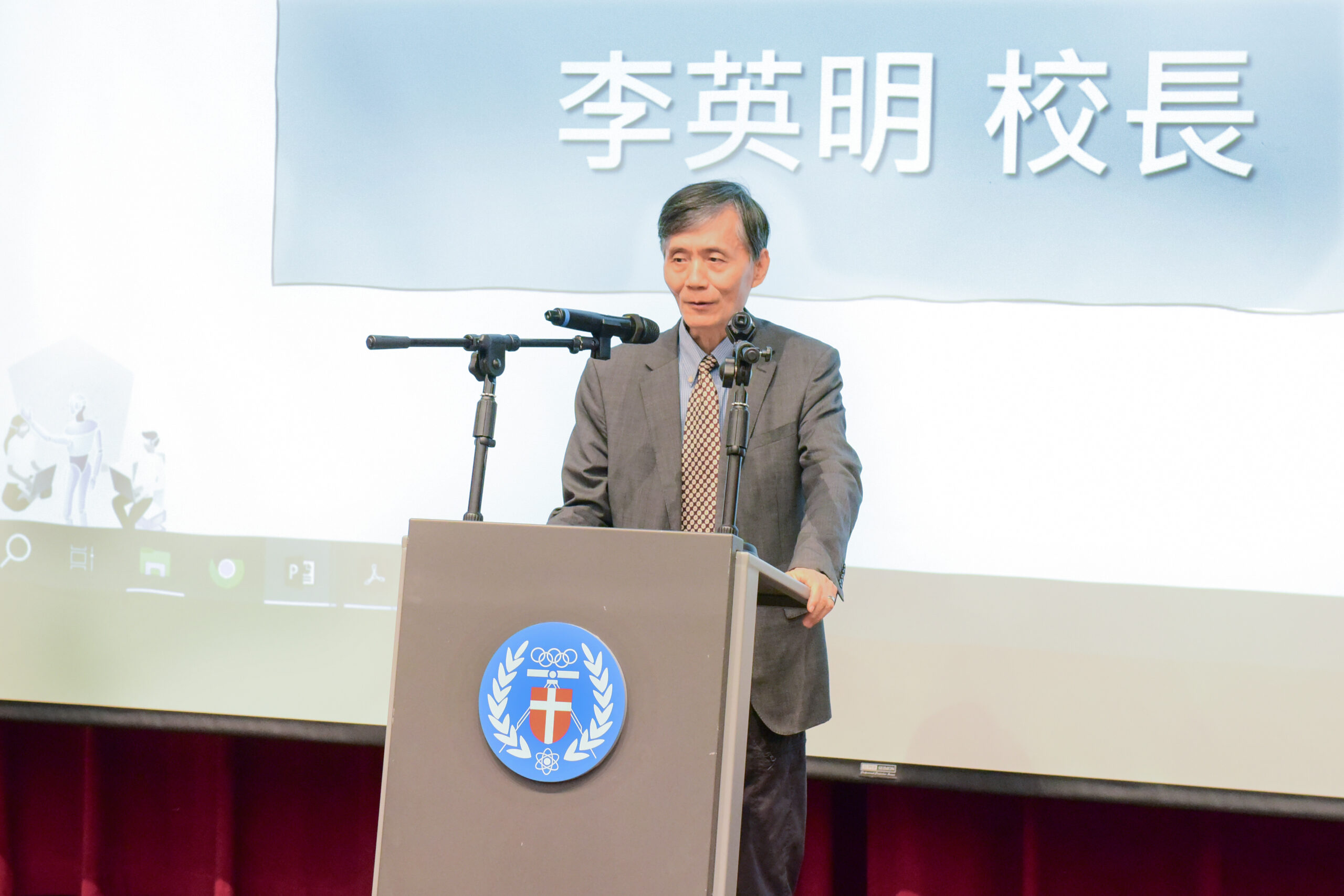 中原大學AI融入教學成果豐碩 培育全方位人才 02 中原大學校長李英明表示,AI教與學是中原推動智慧大學願景的重要實踐。 0 scaled