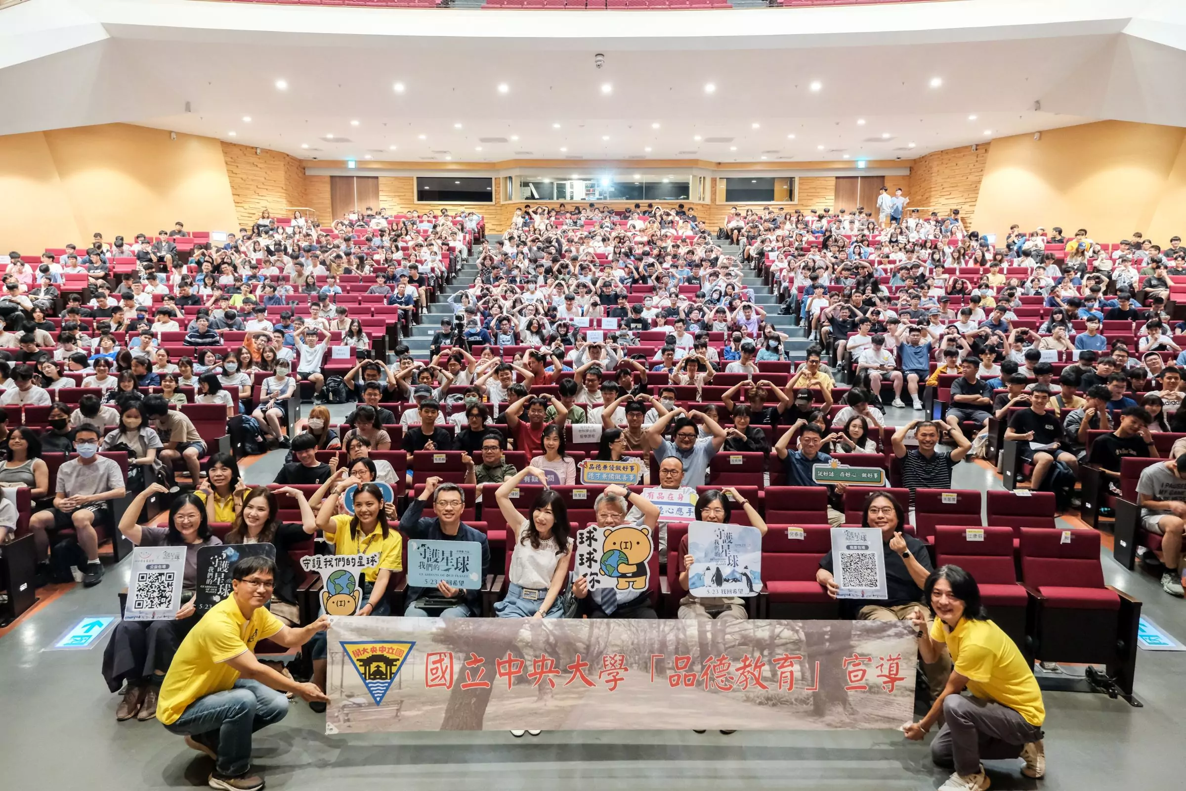 中央大學邀舒夢蘭開講 15年影像足跡喚醒師生永續觀念 中央大學邀舒夢蘭開講 15年影像足跡喚醒師生永續觀念
