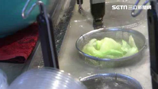 網點名小吃店燙青菜固定班底 它長得快不易爛