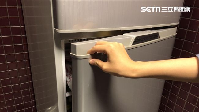 鮮奶別放冰箱門！恐加速變質